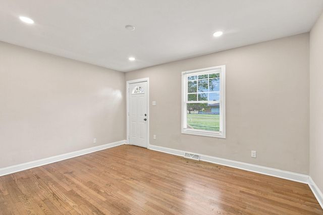 321 W 57th Avenue, Merrillville, IN 46410