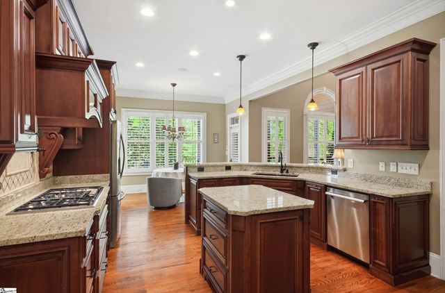9 Collins Crest Court, Greenville, SC 29607