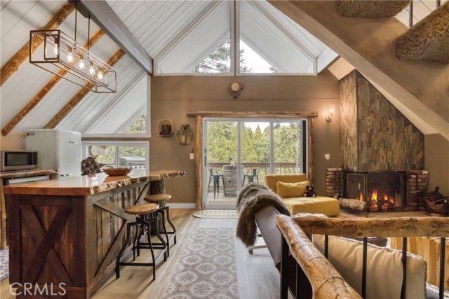 875 Brentwood Drive, Lake Arrowhead, CA 92352