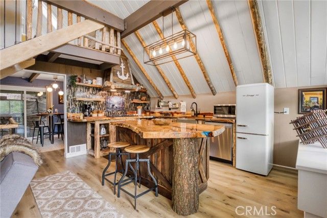 875 Brentwood Drive, Lake Arrowhead, CA 92352