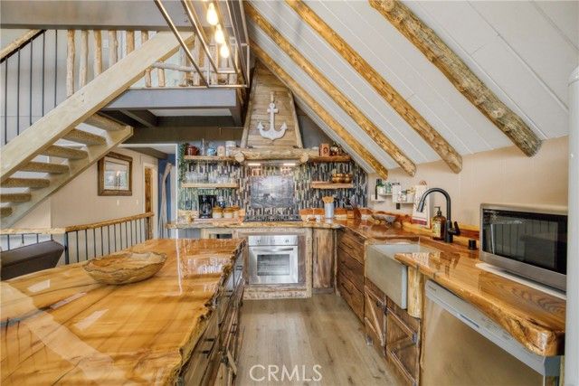 875 Brentwood Drive, Lake Arrowhead, CA 92352