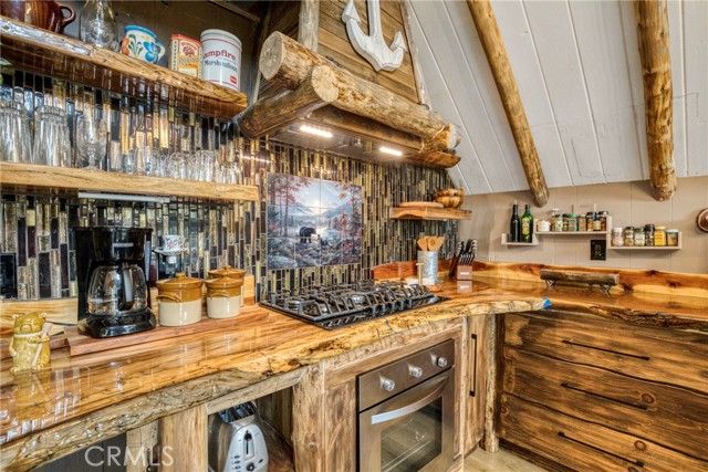 875 Brentwood Drive, Lake Arrowhead, CA 92352