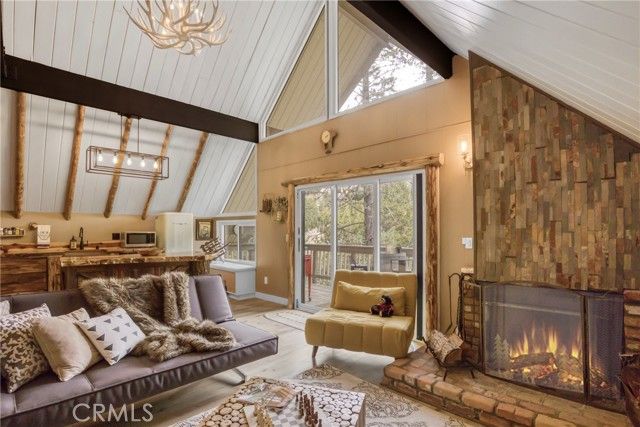 875 Brentwood Drive, Lake Arrowhead, CA 92352