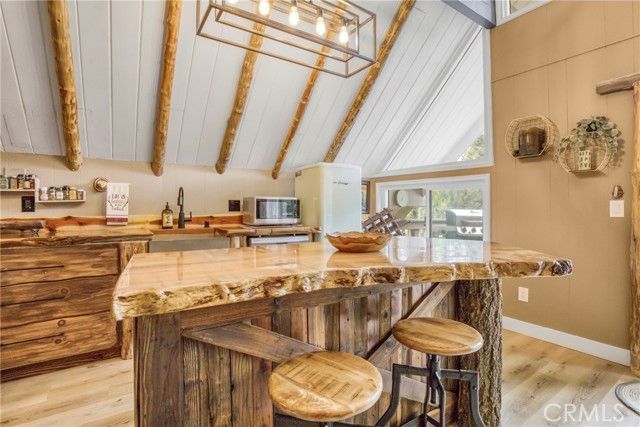 875 Brentwood Drive, Lake Arrowhead, CA 92352