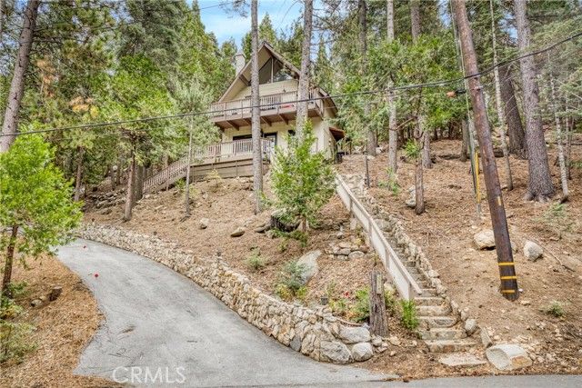 875 Brentwood Drive, Lake Arrowhead, CA 92352