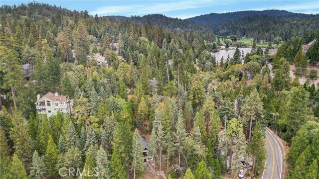875 Brentwood Drive, Lake Arrowhead, CA 92352