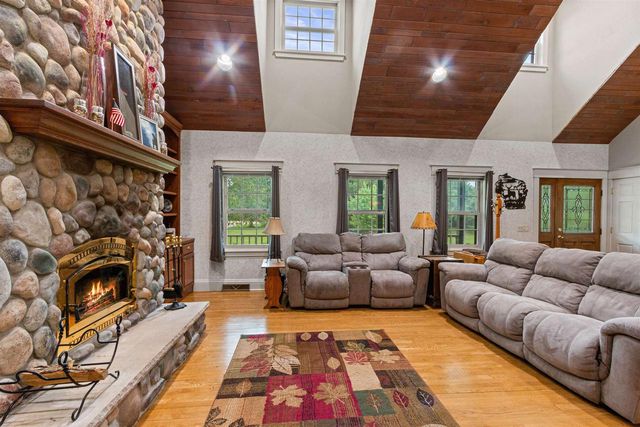 704 SANDY PINES COURT, Redgranite, WI 54970