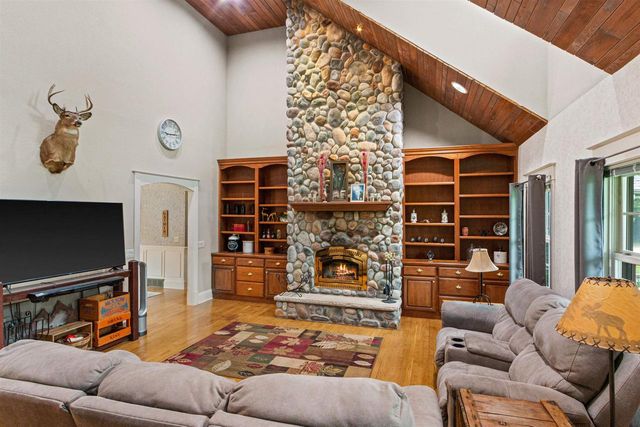 704 SANDY PINES COURT, Redgranite, WI 54970