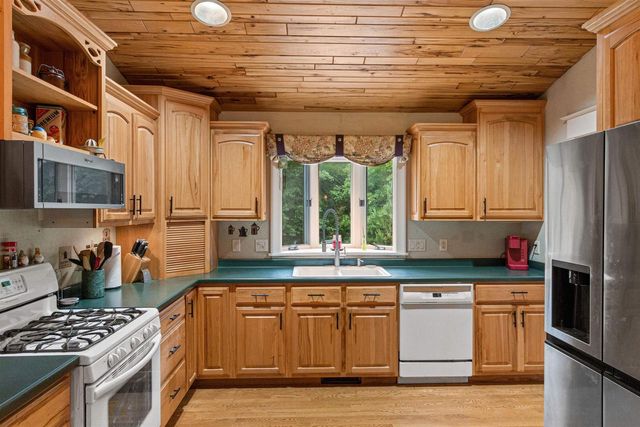 704 SANDY PINES COURT, Redgranite, WI 54970