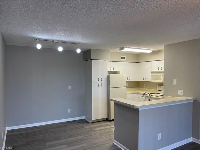 13555 Eagle Ridge DR 925, Fort Myers, FL 33912
