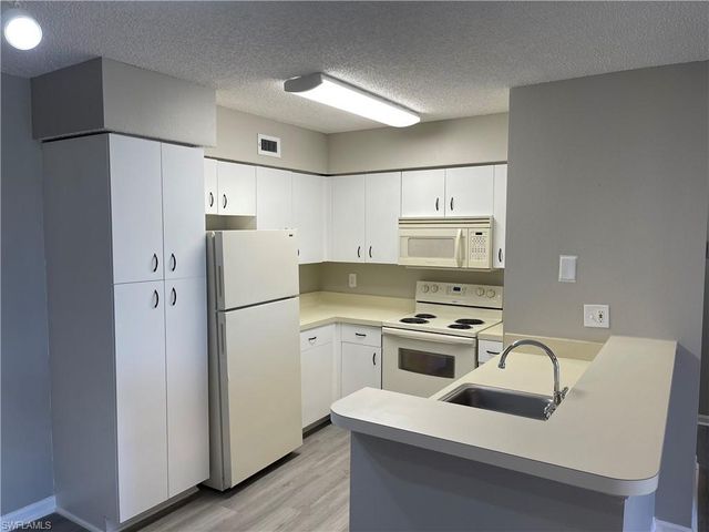 13555 Eagle Ridge DR 925, Fort Myers, FL 33912