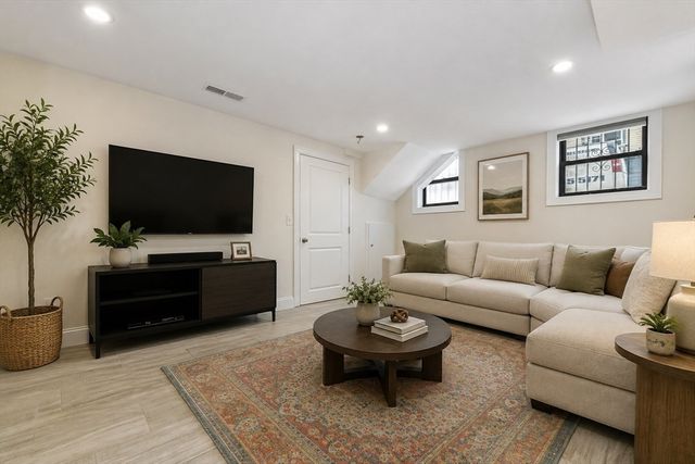 111 Maverick Street U1, Boston, MA 02128