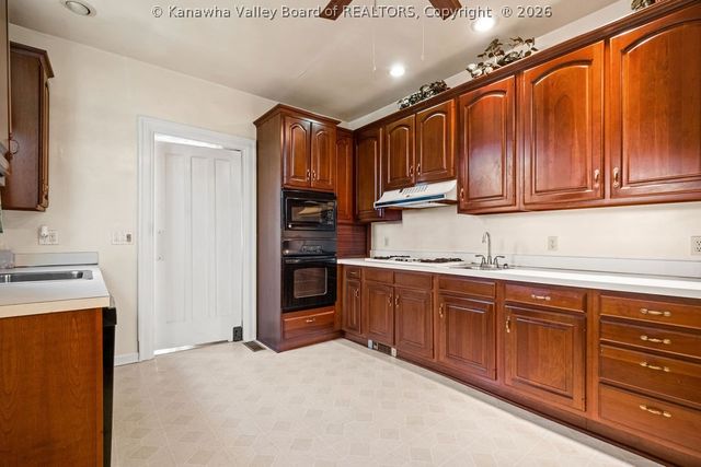 853 Edgewood Drive, Charleston, WV 25302