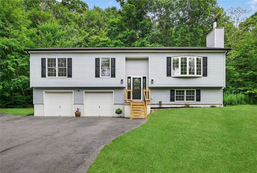 8 Bella Vista Drive, Modena, NY 12548