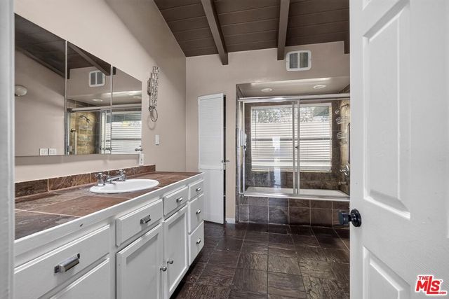 8207 Mulholland Drive, Los Angeles, CA 90046