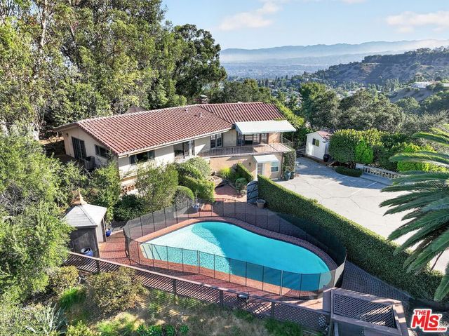 8207 Mulholland Drive, Los Angeles, CA 90046