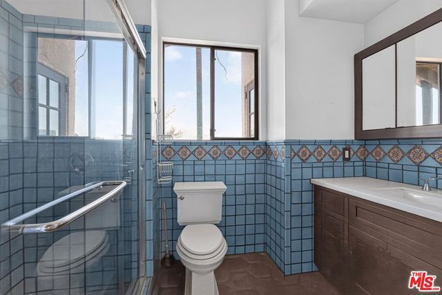8207 Mulholland Drive, Los Angeles, CA 90046
