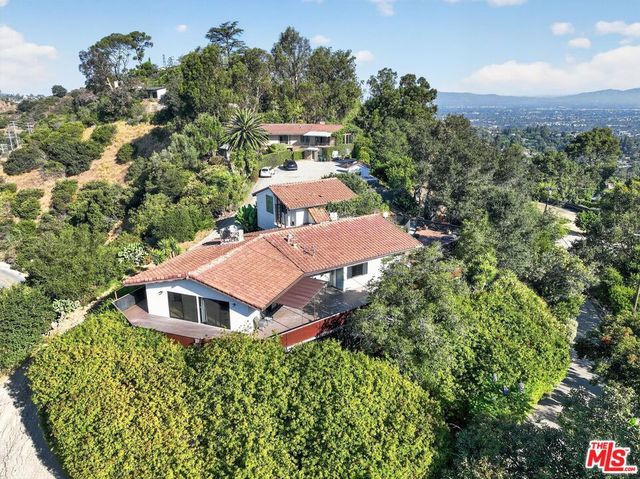 8207 Mulholland Drive, Los Angeles, CA 90046