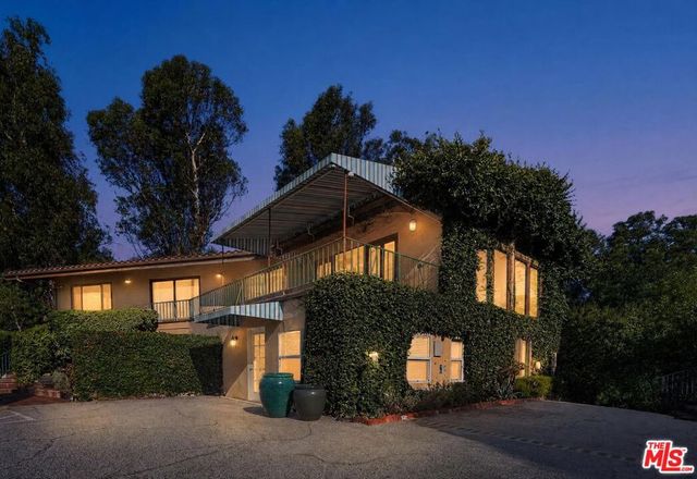 8207 Mulholland Drive, Los Angeles, CA 90046