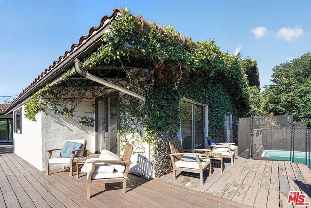 8207 Mulholland Drive, Los Angeles, CA 90046
