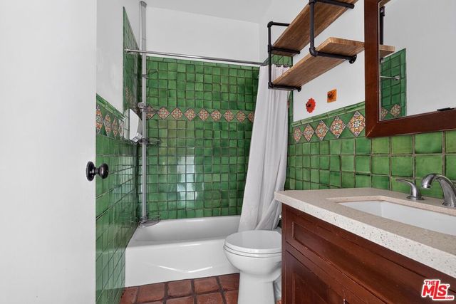 8207 Mulholland Drive, Los Angeles, CA 90046