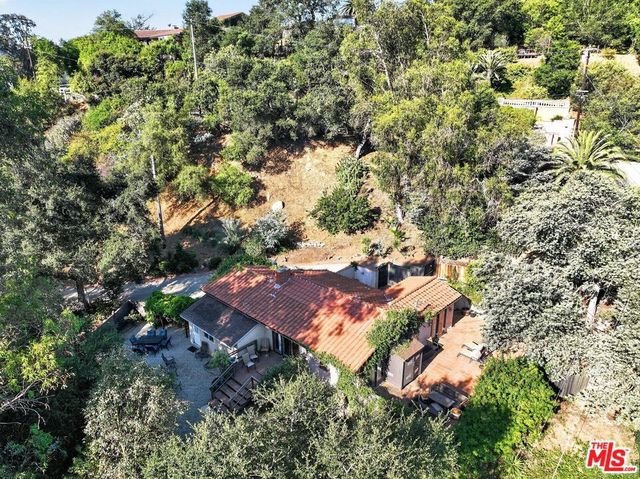 8207 Mulholland Drive, Los Angeles, CA 90046