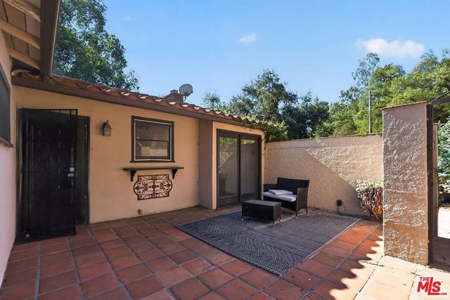 8207 Mulholland Drive, Los Angeles, CA 90046