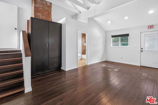 8207 Mulholland Drive, Los Angeles, CA 90046