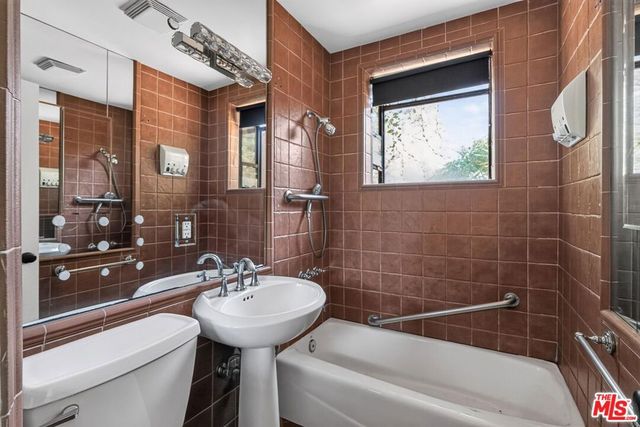 8207 Mulholland Drive, Los Angeles, CA 90046