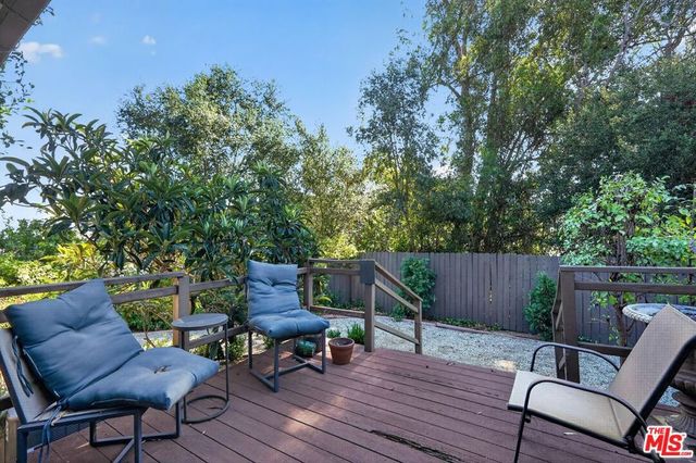 8207 Mulholland Drive, Los Angeles, CA 90046