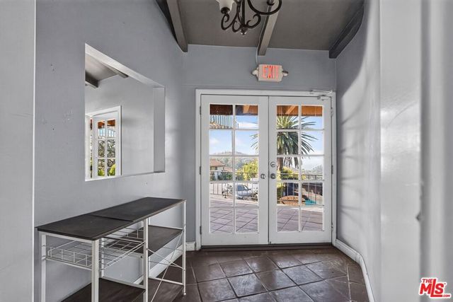 8207 Mulholland Drive, Los Angeles, CA 90046