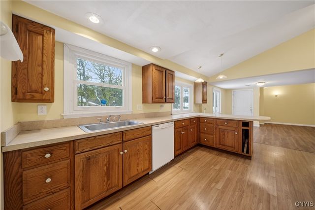 201 Weymouth Road, Syracuse, NY 13205