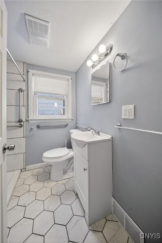 201 Weymouth Road, Syracuse, NY 13205