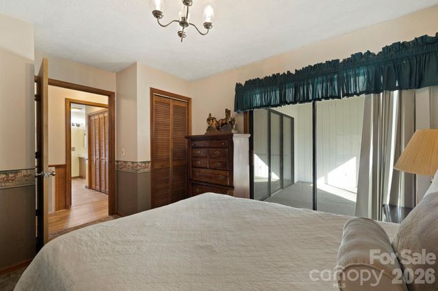 40 Country Bear Lane, Flat Rock, NC 28731