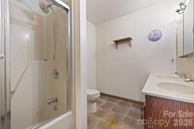 40 Country Bear Lane, Flat Rock, NC 28731