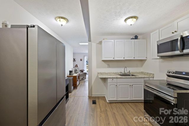 40 Country Bear Lane, Flat Rock, NC 28731