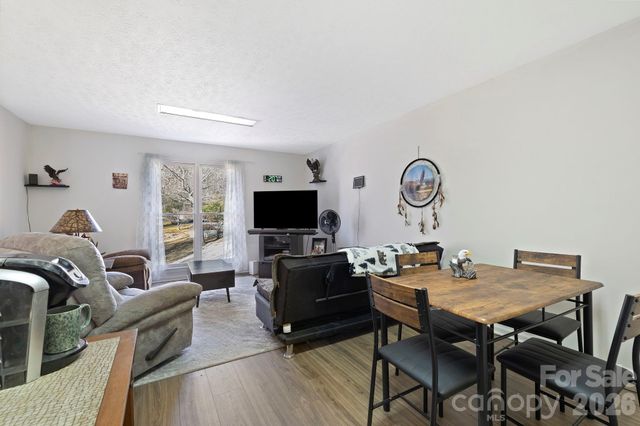 40 Country Bear Lane, Flat Rock, NC 28731