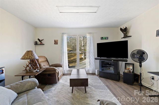 40 Country Bear Lane, Flat Rock, NC 28731