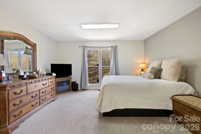 40 Country Bear Lane, Flat Rock, NC 28731