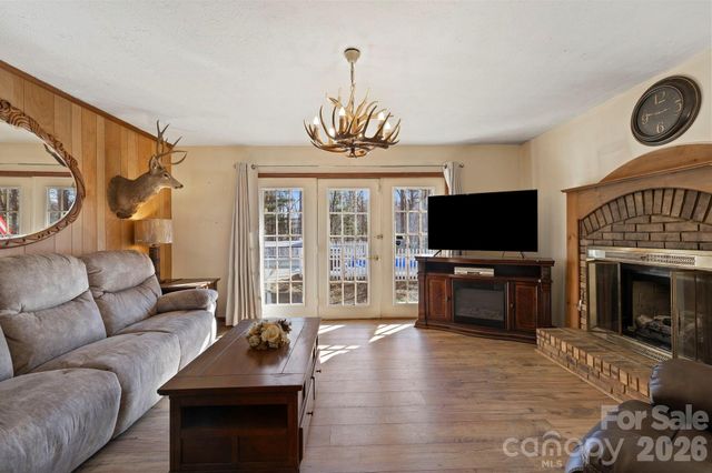 40 Country Bear Lane, Flat Rock, NC 28731