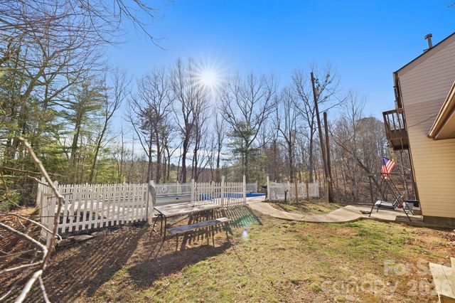 40 Country Bear Lane, Flat Rock, NC 28731