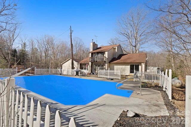 40 Country Bear Lane, Flat Rock, NC 28731