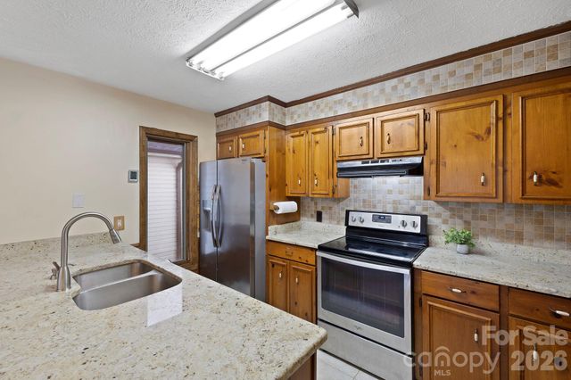 40 Country Bear Lane, Flat Rock, NC 28731