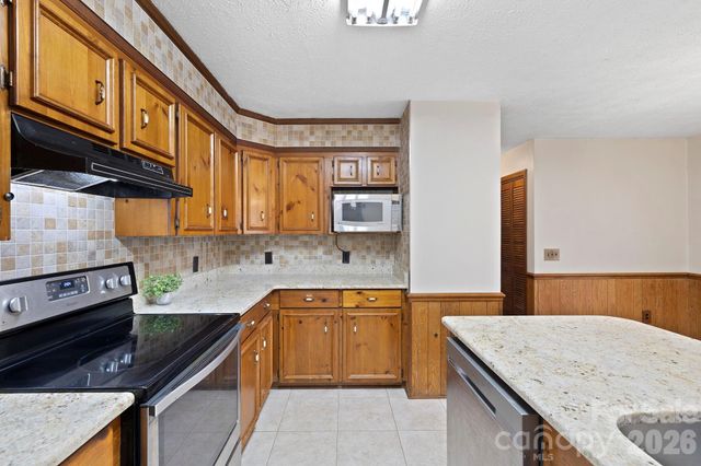 40 Country Bear Lane, Flat Rock, NC 28731