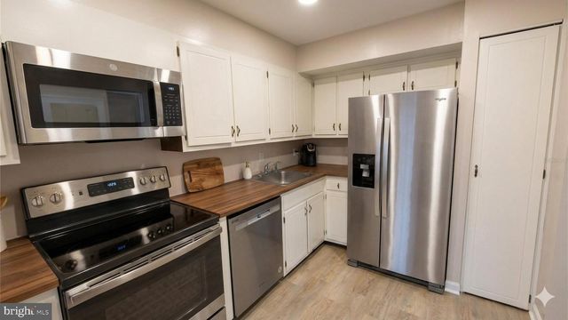 971 S TAYLOR ST, Arlington, VA 22204