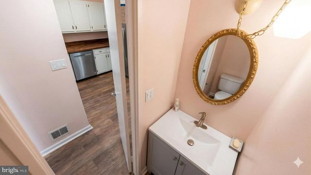 971 S TAYLOR ST, Arlington, VA 22204