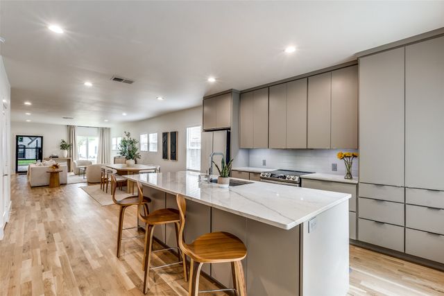 6331 Lakeshore, Dallas, TX 75214