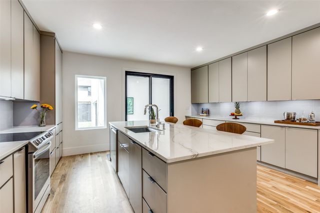 6331 Lakeshore, Dallas, TX 75214