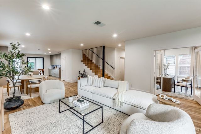6331 Lakeshore, Dallas, TX 75214