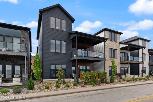 104 Howard Ln, Jeffersonville, IN 47130